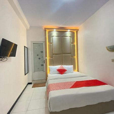Oyo 1351 Tanggulasi Resto & Residence Syariah Magetan Exterior foto