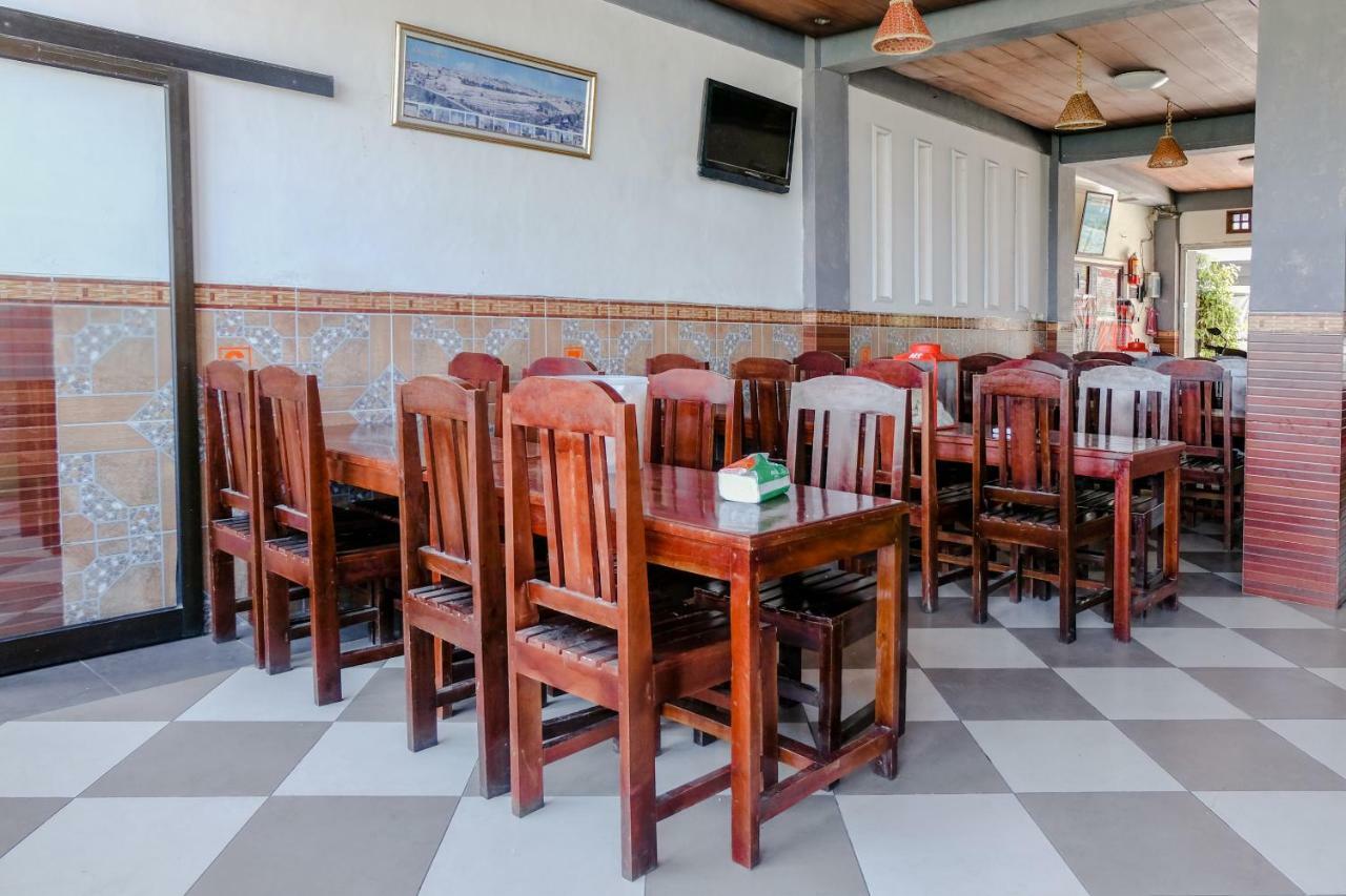 Oyo 1351 Tanggulasi Resto & Residence Syariah Magetan Exterior foto