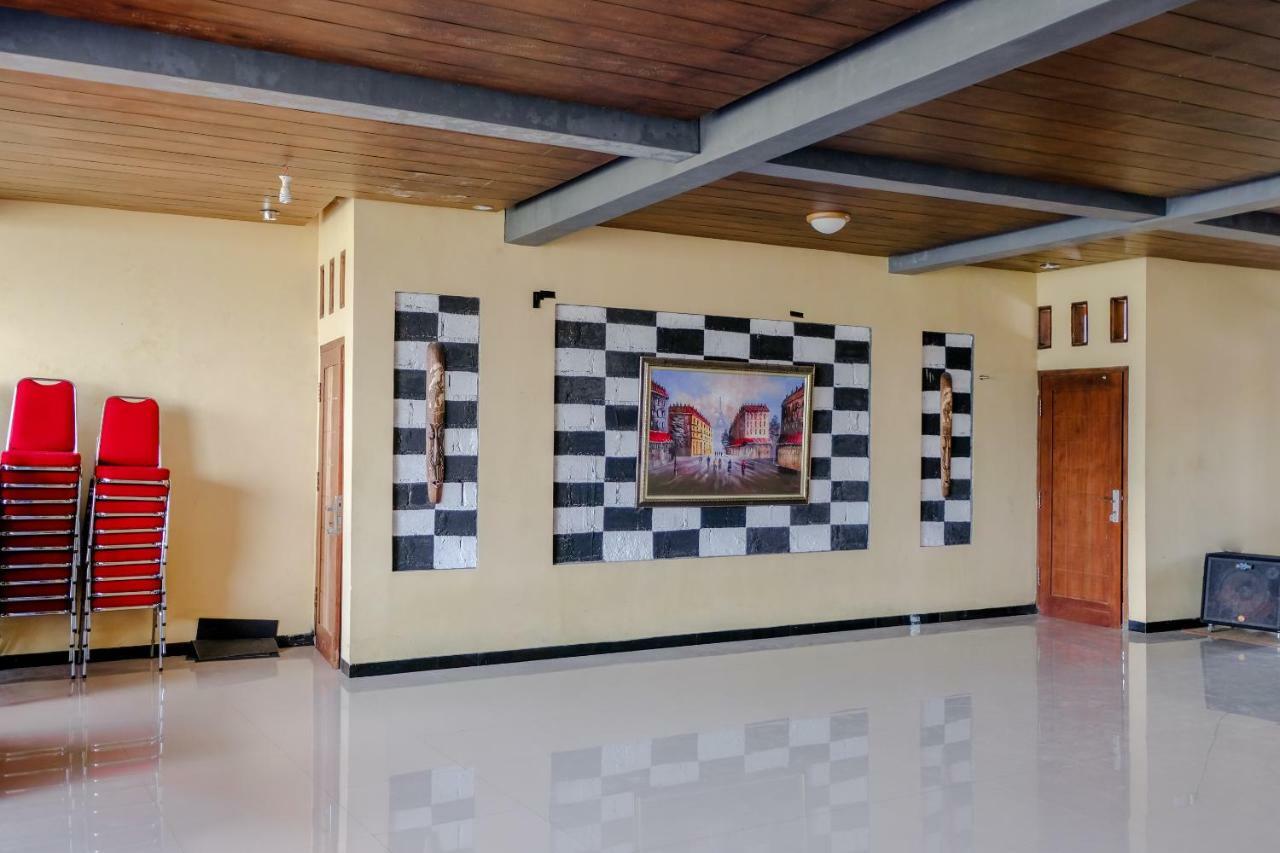 Oyo 1351 Tanggulasi Resto & Residence Syariah Magetan Exterior foto
